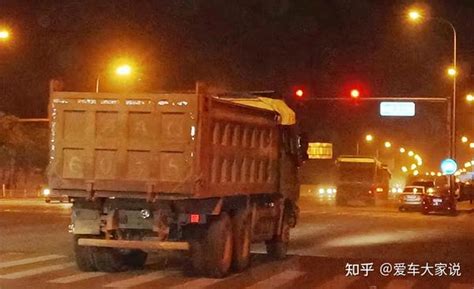 为何一些大货车、渣土车，敢明目张胆地闯红灯，难道不怕被罚吗？ 知乎