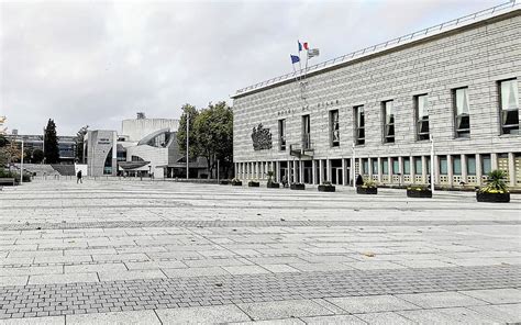 Trois alertes à la bombe contre rançons à la mairie de Lorient une