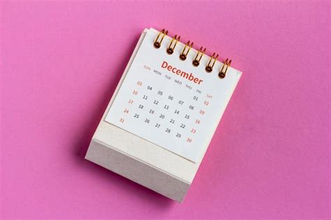 Calendario Mensual De Escritorio De Diciembre De Sobre Fondo Rosa