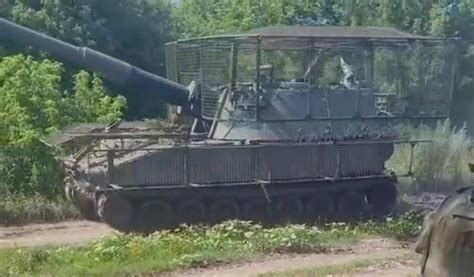 Ukrainian Artillerymen Use Diy Anti Drone Armor On Their Self Propelled