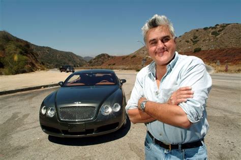 O rosto de Jay Leno gravemente queimado em um incêndio no carro como