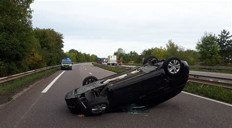 Meuse une voiture se retourne sur la RN4 la circulation coupée