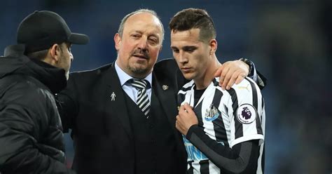 Rafa Benitez Opens Up On Javier Manquillo Transfer With Late Issues