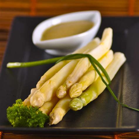 Recette Asperges Chaudes La Vinaigrette Cuisine Madame Figaro