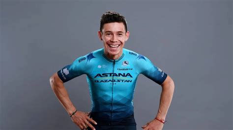 Supermán López imparable en la Vuelta a Colombia es el ciclista con