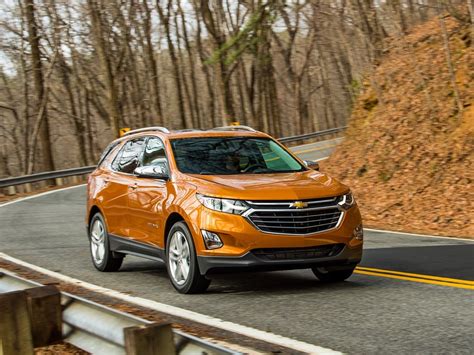 2019 Chevrolet Equinox vs. 2019 Nissan Rogue Comparison - Kelley Blue Book