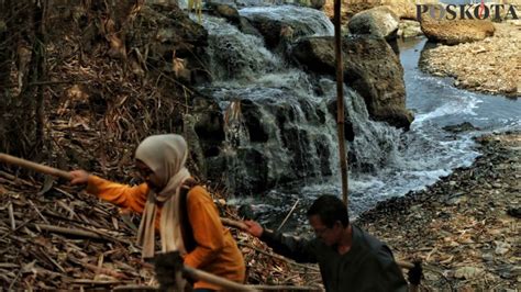 Curug Parigi Di Bekasi Yang Tercemar Limbah Dan Berbau Tak Sedap