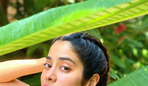 Watch Jhanvi Kapoor Maldives Vacation Photos