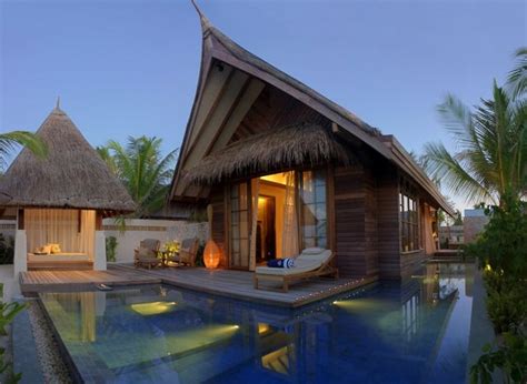 Ferienhaus Terrasse Pool Holz Mosaik Fliesen Bodenleuchten Maldives