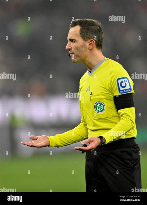 Referee Referee Benjamin Brand Gesture Gesture Allianz Arena Munich