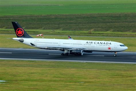 Air Canada Airbus A330 editorial image. Image of airport - 139663775