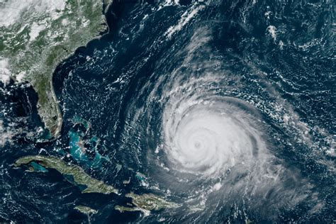 Hurricane Lee Traverses the Warm Atlantic