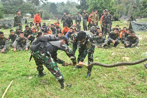 Kolaborasi Lanud Rsa Latihan Survival Dasar Di Gunung Hiu Natuna