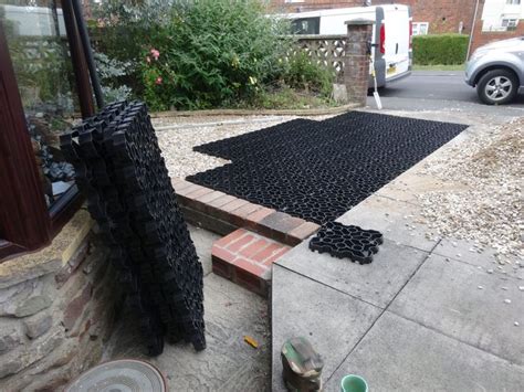 How To Lay Plastic Grids For Gravel Driveways Gravel Driveway