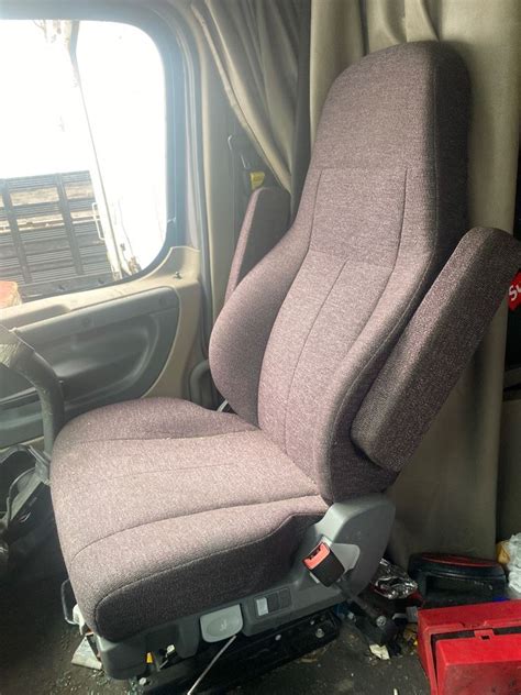 2018 Freightliner Cascadia Seat Covers Velcromag