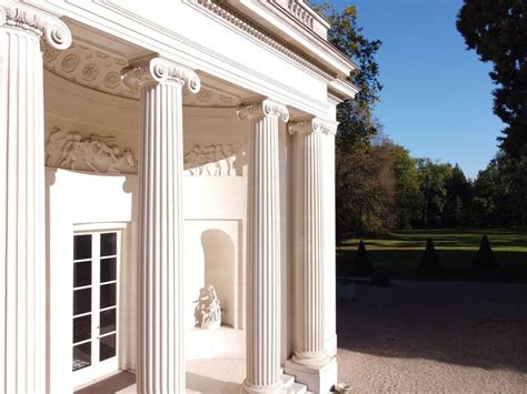 Le Pavillon Qui Abrita Les Amours De Louis XV Et De La Comtesse Du