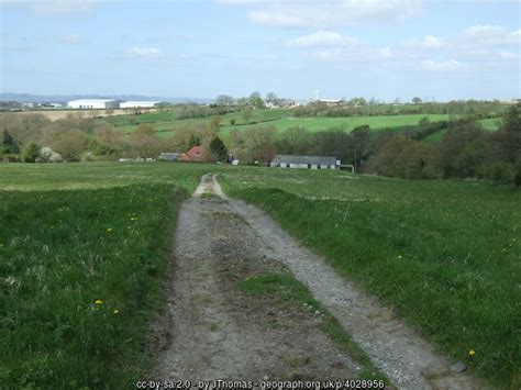 Track To The Dumbles Bungalow Jthomas Cc By Sa Geograph