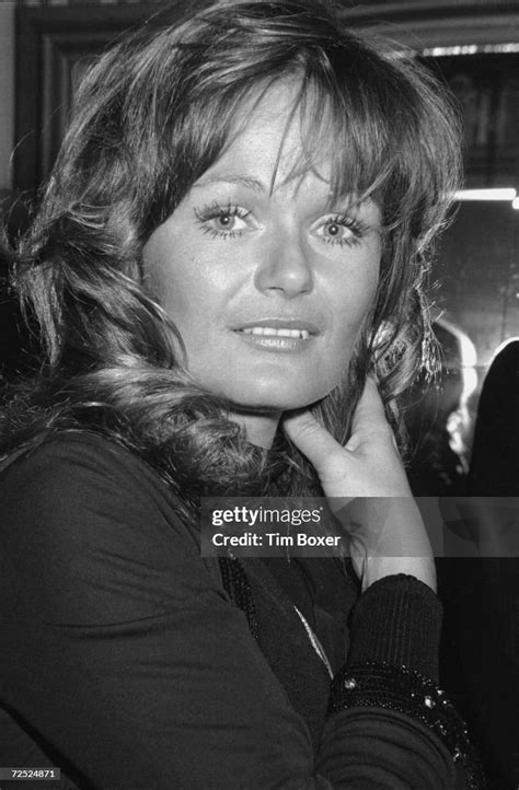 American Actress And Model Valerie Perrine Poses For A Casual News