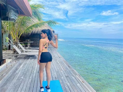 Actress Sakshi Malik Of Bom Diggy Fame Gives Major Wanderlust With Sexy Bikini Photos From