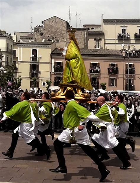 Sulmona S Easter La Madonna Che Scappa