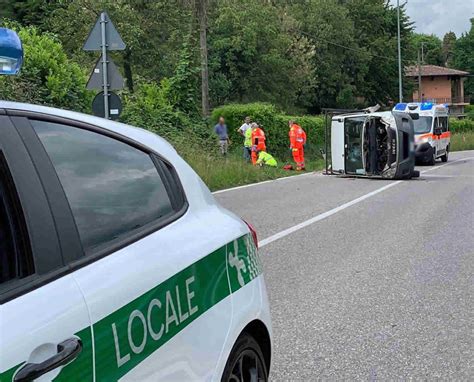 Brivio Scontro Tra Un Auto E Un Furgone Quattro Feriti Merateonline