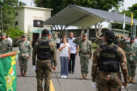 Vicepresidenta Inaugura Escuela De Artiller A Y Moderniza Instalaciones