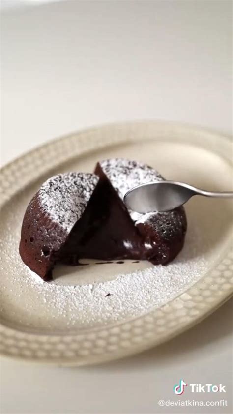 Шоколадный фондан | Sweet snacks recipes, Food garnishes, Food recipies