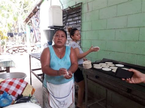 vocesdelcorona Doña Gladys no ha dejado de laborar aunque sus