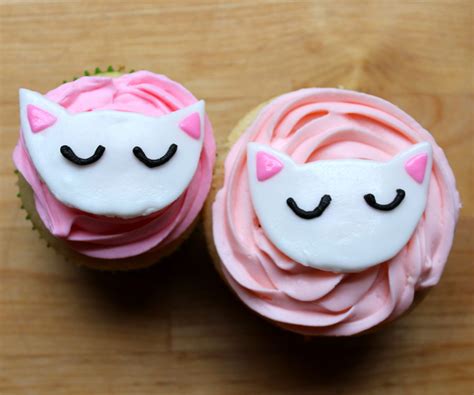 Super Cute And Tasty Cat Cupcakes