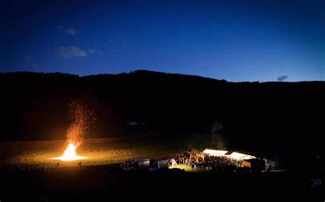 Cool Legend Res Osterfeuer Findet Wieder In Pog Riach Statt Minuten