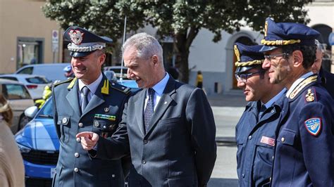 La Questura Apre Le Porte Ospiti I Migranti Ragazzini