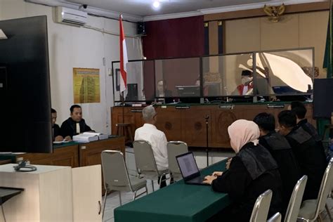 Sidang Mafia Tanah Kas Desa Sempat Membantah Terima Suap Dari Robinson