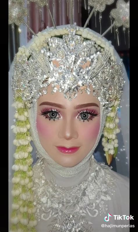 Potret Pengantin Makeup Sendiri Versus MUA Kampung Hasil Akhirnya