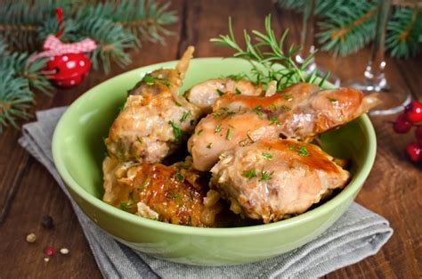 Muslos De Conejo Al Horno Con Patatas Y Romero Estilo R Stico Foto