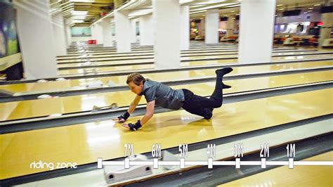 Glissades Extrêmes Dans Un Bowling Sock Slide Youtube