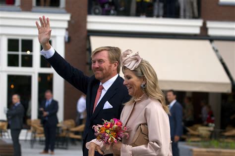 Willem Alexander En M Xima Geven Scheepsbel Terug Aan Zweden