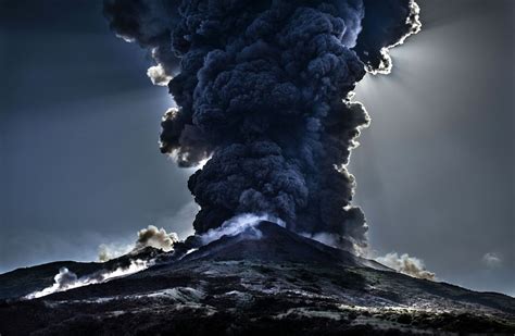 Ecuador volcano eruption leaves several cities covered in ash - Tunisia News