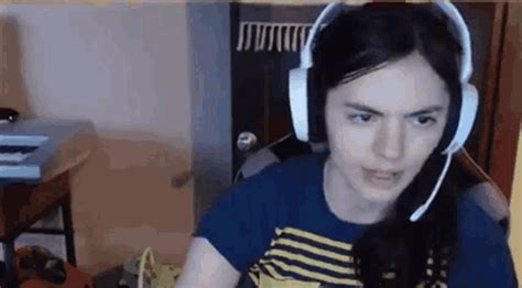 Twitch Streamer  Twitch Streamer Xelle  файлдарын таап бөлүшүңүз