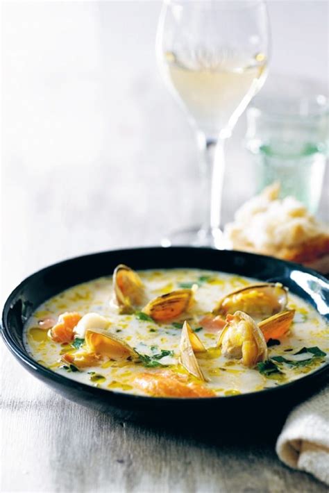 Slow Cooker Seafood Chowder - Easy Peasy Slow Cook