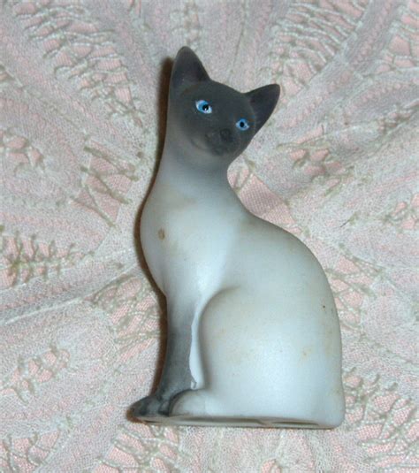 Vintage Avon Siamese Cat Figurine Porcelain Bisque Kitten Large