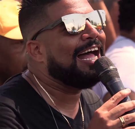 Vocalista Do Grupo De Pagode Clareou Internado Por Conta De Problemas