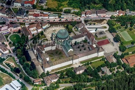 Sankt Blasien Von Oben Geb Udekomplex Des Klosters In Sankt Blasien