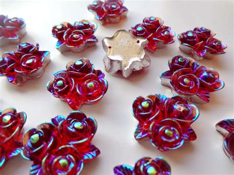 50pcs 20mm Rose Flower Shape Sew On Red Rhinestones Resin Crystals