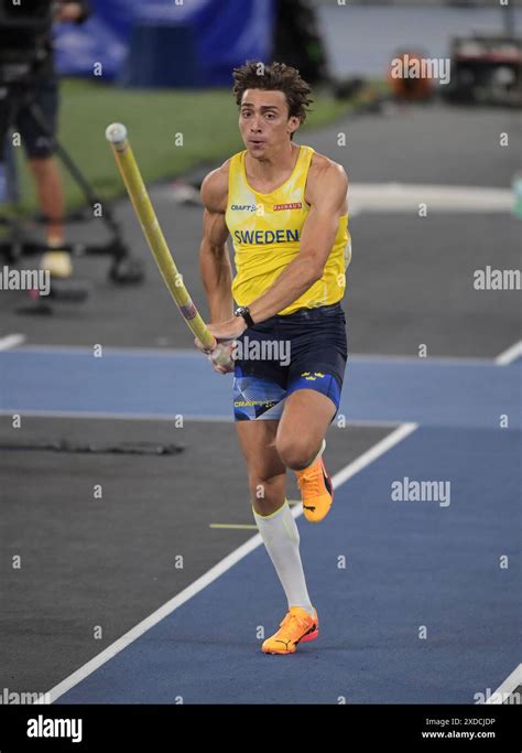 Armand Duplantis Of Sweden Competing In The Mens Pole Vault Final At