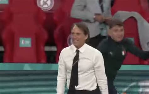 Roberto Mancini Lascia La Panchina DellItalia E Si Dimette Da Ct