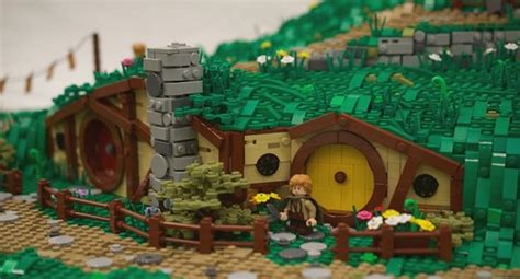 Bagshot Row Hobbiton Is Located In The Center Of The Shire Flickr