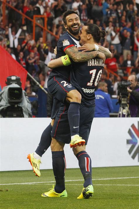 Photo Zlatan Ibrahimovic Et Ezequiel Lavezzi Lors Du Match Psg