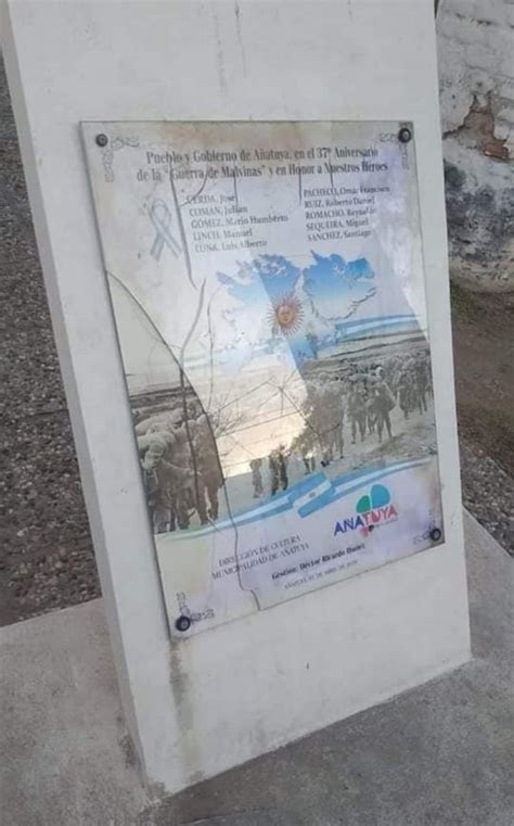 Indignación por destrozos en una placa en honor a los Veteranos de