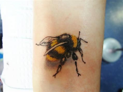 Realistic Bumble Bee Tattoo