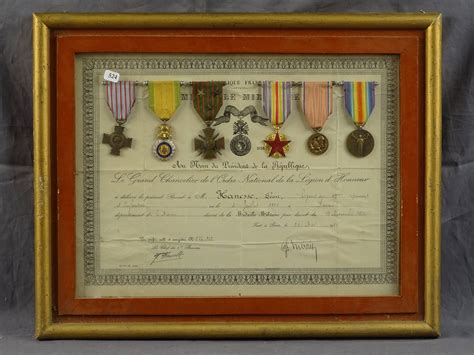 14 18 Encadrement du diplôme de la médaille militaire avec 6